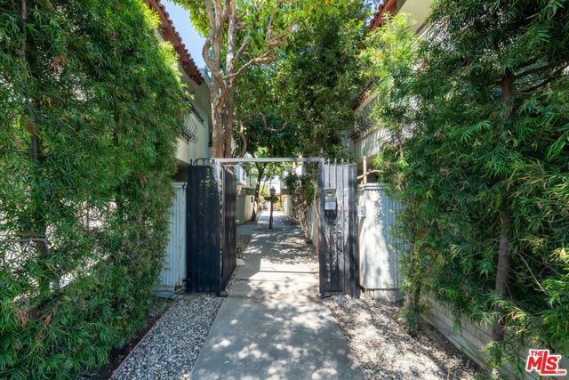 3344 Mentone Avenue, Los Angeles, CA 90034