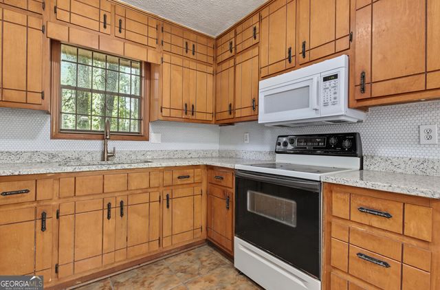 6430 Beethoven Circle, Riverdale, GA 30296