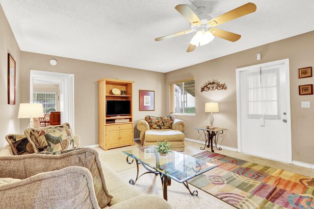 338 Knotty Pine Circle D-1, Greenacres, FL 33463