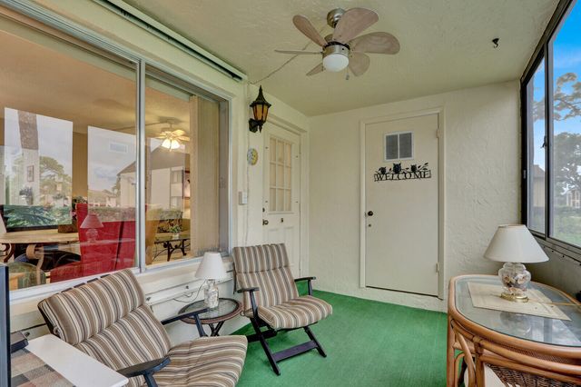 338 Knotty Pine Circle D-1, Greenacres, FL 33463