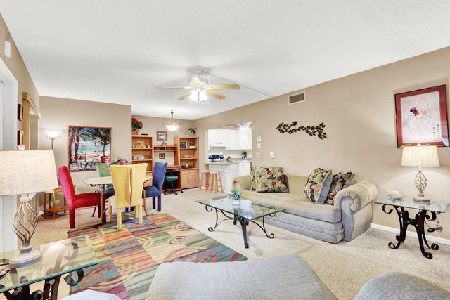 338 Knotty Pine Circle D-1, Greenacres, FL 33463