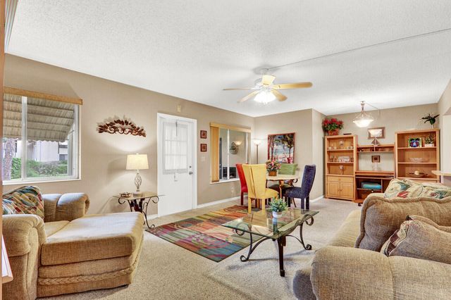 338 Knotty Pine Circle D-1, Greenacres, FL 33463