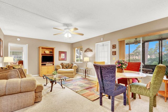 338 Knotty Pine Circle D-1, Greenacres, FL 33463