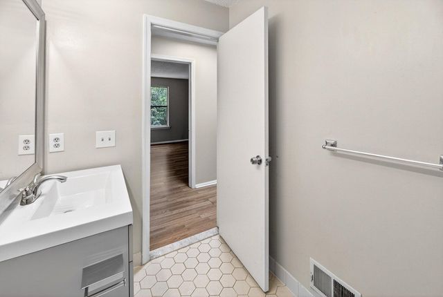19 HEMLOCK CT, Hamilton, NJ 08619