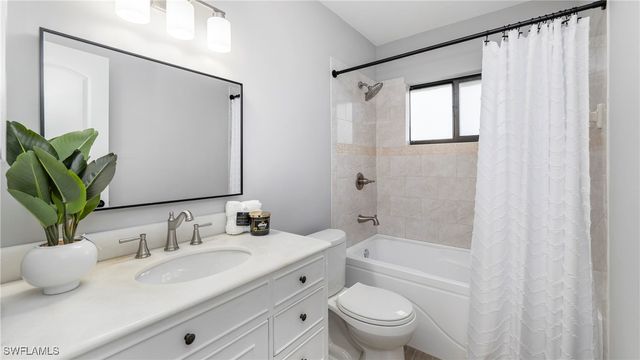 250 17th ST NW, Naples, FL 34120