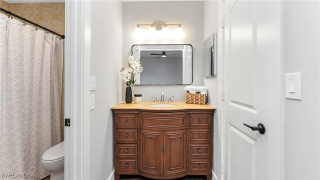 250 17th ST NW, Naples, FL 34120