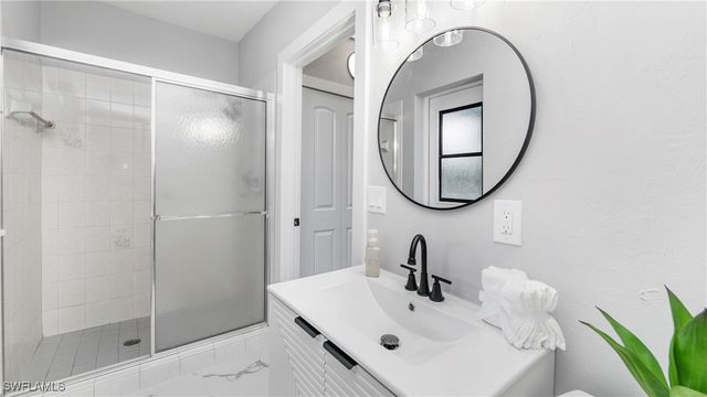 250 17th ST NW, Naples, FL 34120