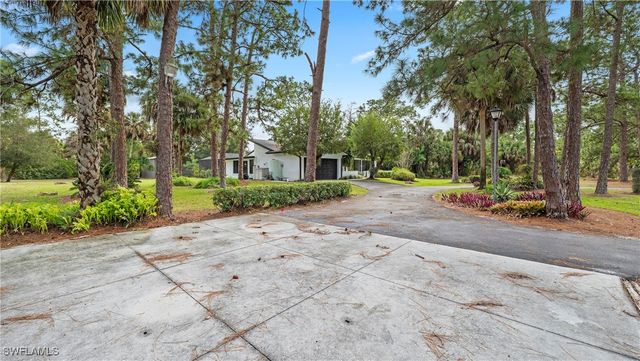 250 17th ST NW, Naples, FL 34120