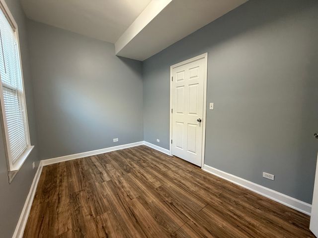 9738 S Avenue L 2, Chicago, IL 60617