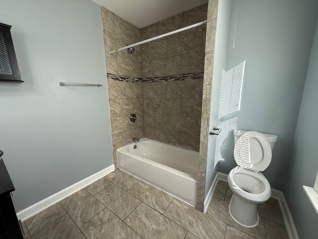 9738 S Avenue L 2, Chicago, IL 60617