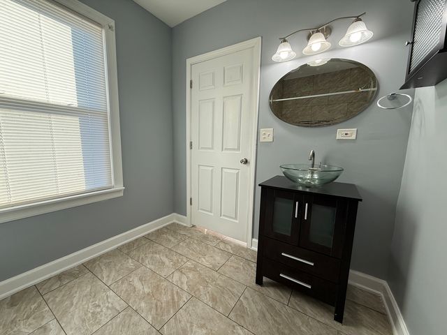 9738 S Avenue L 2, Chicago, IL 60617