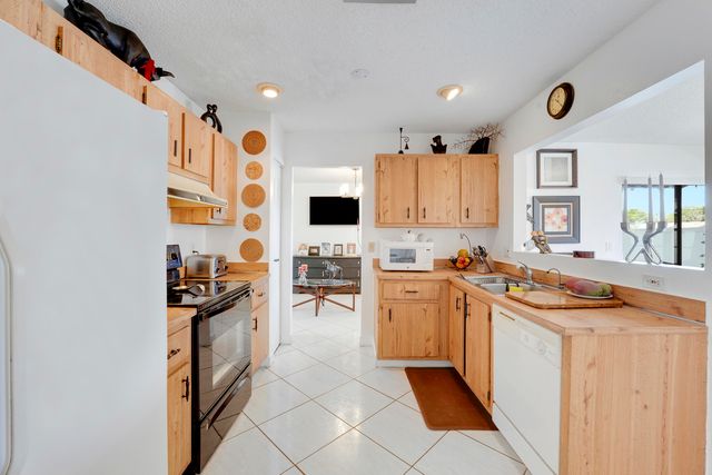 9235 Saddlecreek Drive, Boca Raton, FL 33496