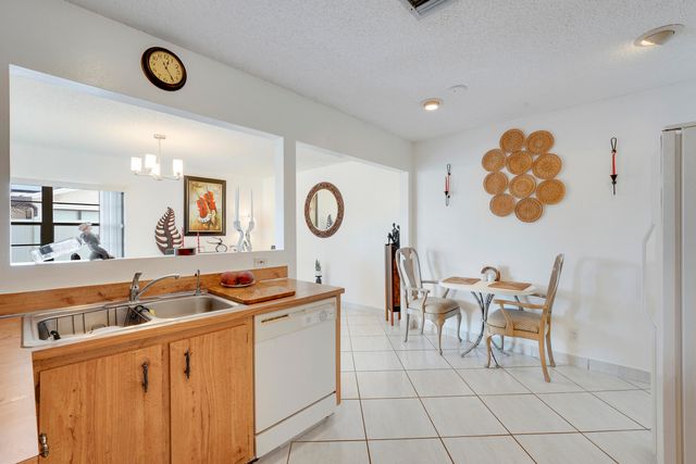 9235 Saddlecreek Drive, Boca Raton, FL 33496