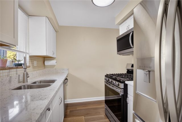 941 Logan Rd, Bethel Park, PA 15102