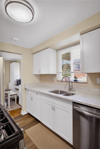941 Logan Rd, Bethel Park, PA 15102