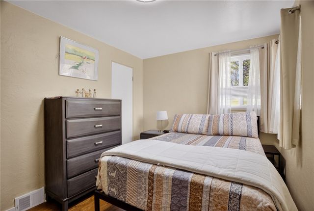 941 Logan Rd, Bethel Park, PA 15102