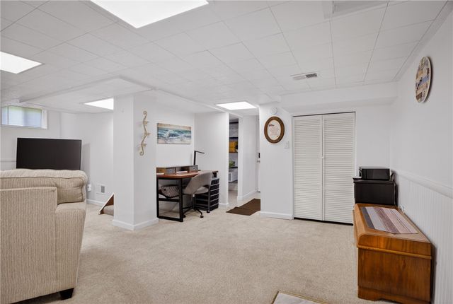 941 Logan Rd, Bethel Park, PA 15102