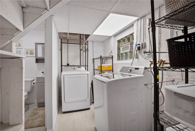 941 Logan Rd, Bethel Park, PA 15102