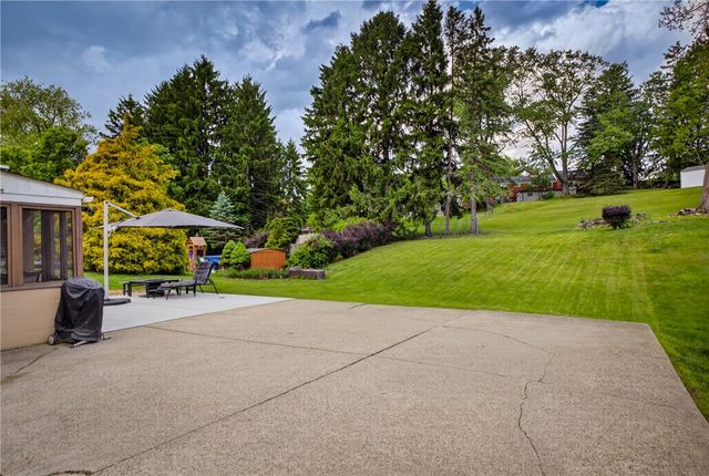 941 Logan Rd, Bethel Park, PA 15102