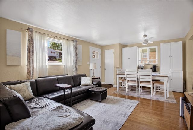 941 Logan Rd, Bethel Park, PA 15102