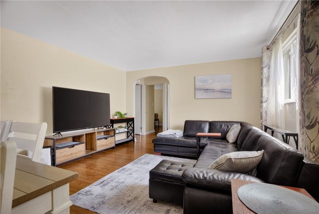 941 Logan Rd, Bethel Park, PA 15102