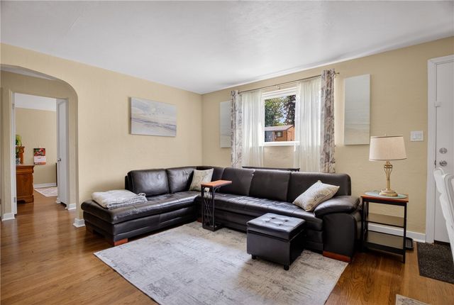 941 Logan Rd, Bethel Park, PA 15102