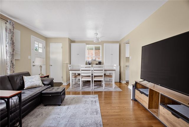 941 Logan Rd, Bethel Park, PA 15102