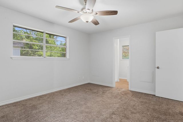801 Sunset Dr, Overton, TX 75684