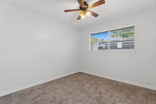 801 Sunset Dr, Overton, TX 75684