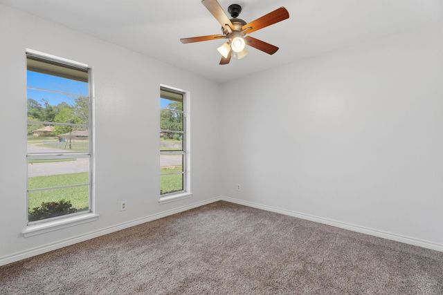 801 Sunset Dr, Overton, TX 75684