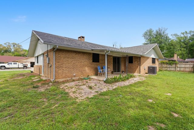 801 Sunset Dr, Overton, TX 75684
