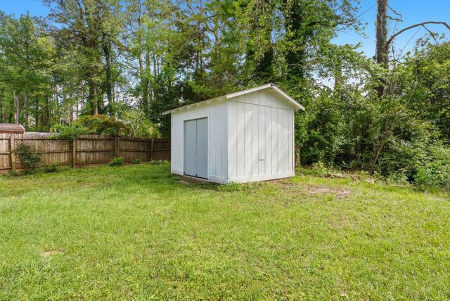 801 Sunset Dr, Overton, TX 75684