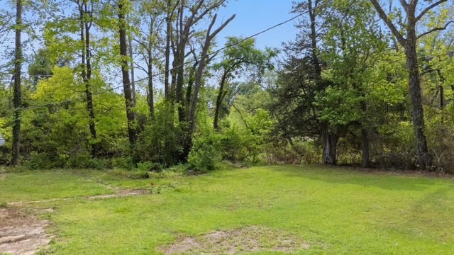 801 Sunset Dr, Overton, TX 75684