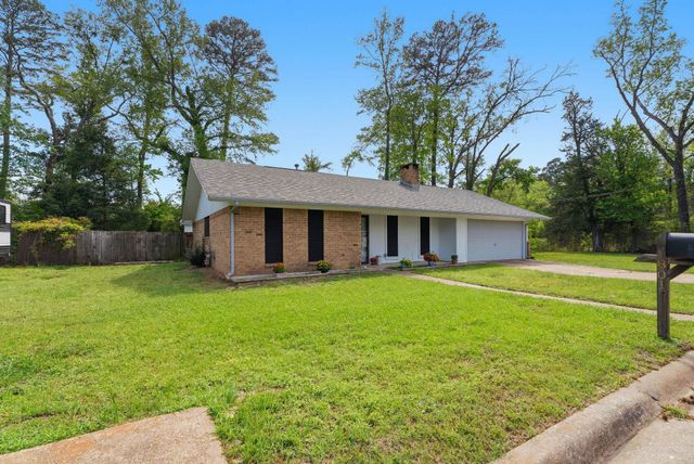 801 Sunset Dr, Overton, TX 75684