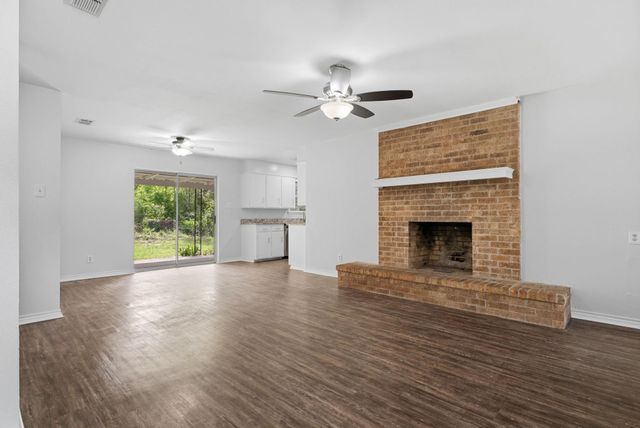 801 Sunset Dr, Overton, TX 75684