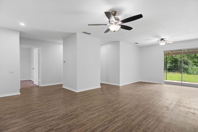 801 Sunset Dr, Overton, TX 75684
