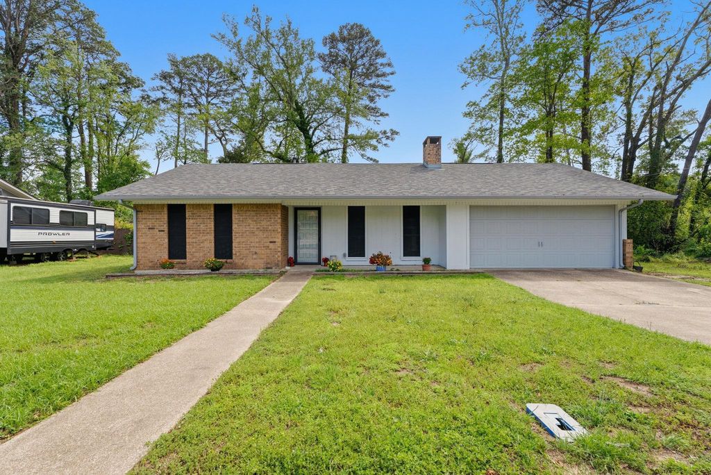 801 Sunset Dr, Overton, TX 75684