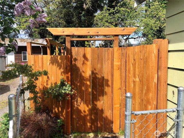 1723 Elizabeth Avenue, Bremerton, WA 98337