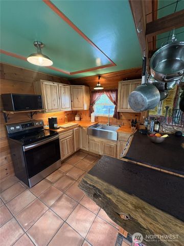 1723 Elizabeth Avenue, Bremerton, WA 98337