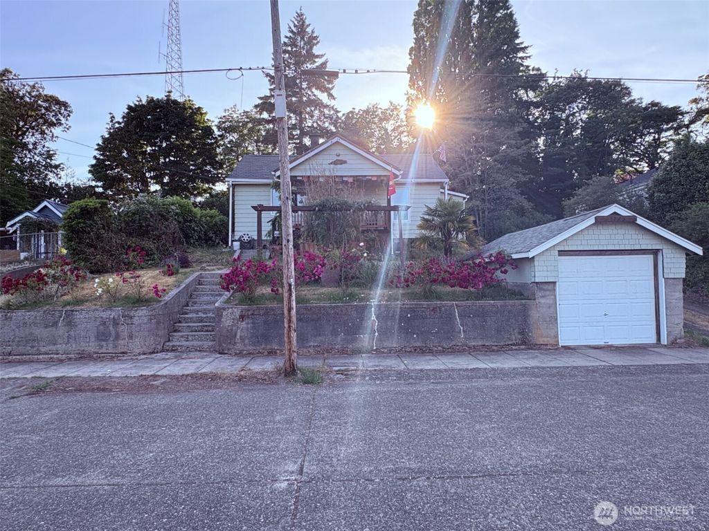 1723 Elizabeth Avenue, Bremerton, WA 98337