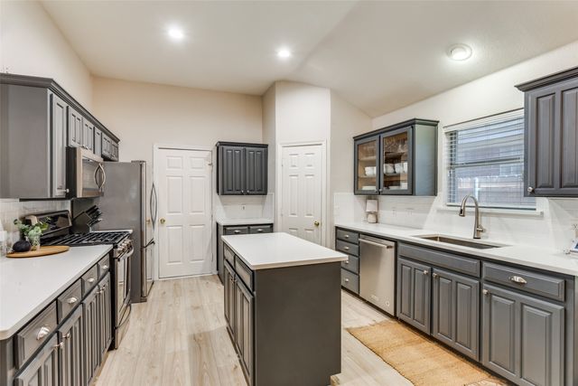 6817 Beverly Glen Drive, Fort Worth, TX 76132
