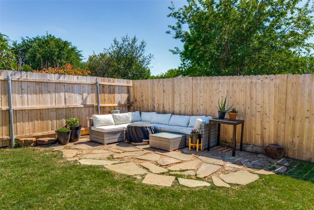 6817 Beverly Glen Drive, Fort Worth, TX 76132