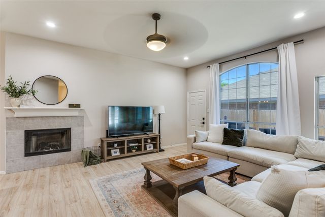 6817 Beverly Glen Drive, Fort Worth, TX 76132