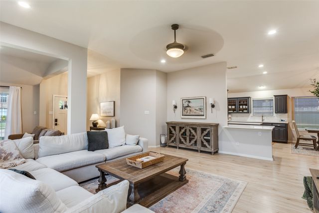 6817 Beverly Glen Drive, Fort Worth, TX 76132