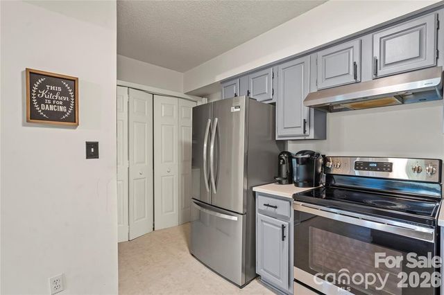 5870 Harris Grove Lane, Charlotte, NC 28212