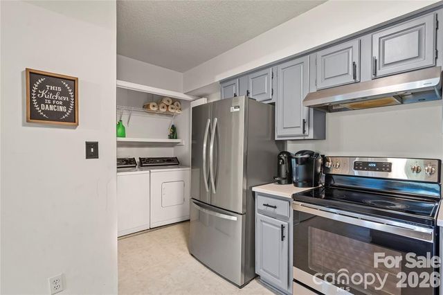 5870 Harris Grove Lane, Charlotte, NC 28212
