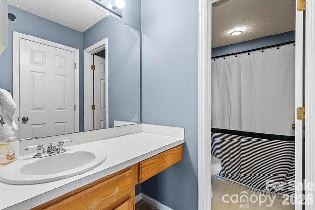 5870 Harris Grove Lane, Charlotte, NC 28212