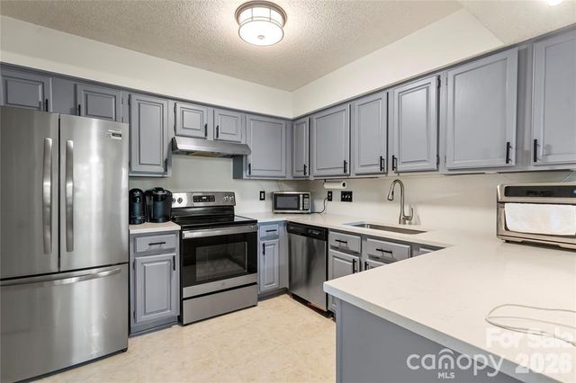 5870 Harris Grove Lane, Charlotte, NC 28212