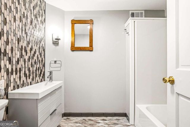 430 W Parkwood Road, Decatur, GA 30030