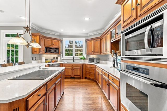 4 Saint Ives Way, Signal Mountain, TN 37377